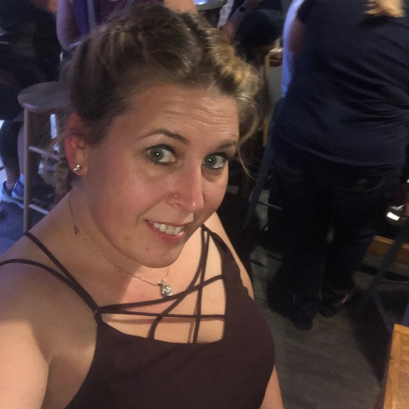 Meet your Posher, Dawn - Picture 1 of 2